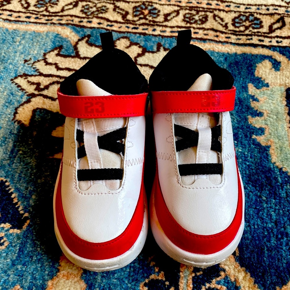 Jordan Max Aura 3 in size US 9C